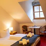 Donaublick Szálloda 3*